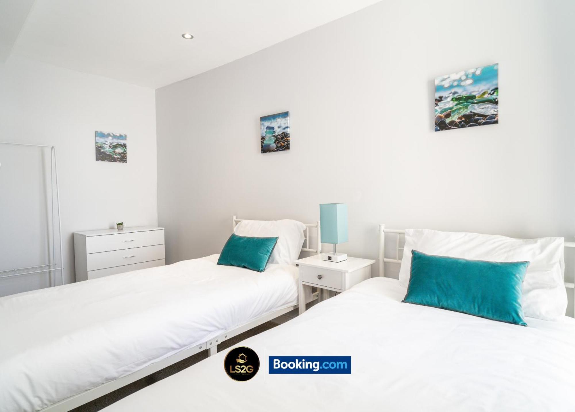 Spacious 2 Bedroom Flat By Ls2g Short Lets & Serviced Greater London With Free Wifi Newquay (Cornwall)