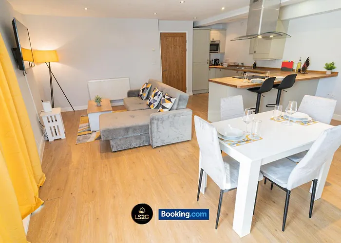 Spacious 2 Bedroom Flat By Ls2G Short Lets & Serviced Accommodation Greater London With Free Wifi