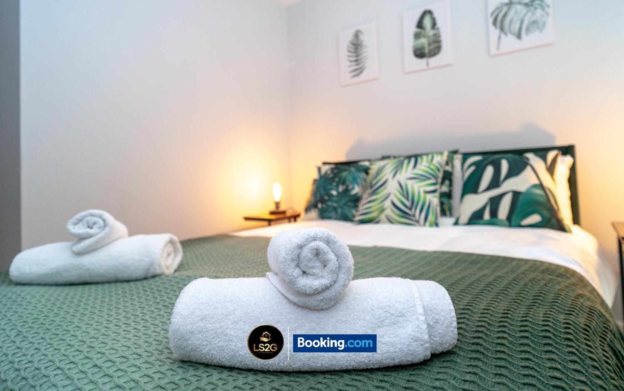 Spacious 2 Bedroom Flat By Ls2g Short Lets & Serviced Greater London With Free Wifi Newquay (Cornwall)