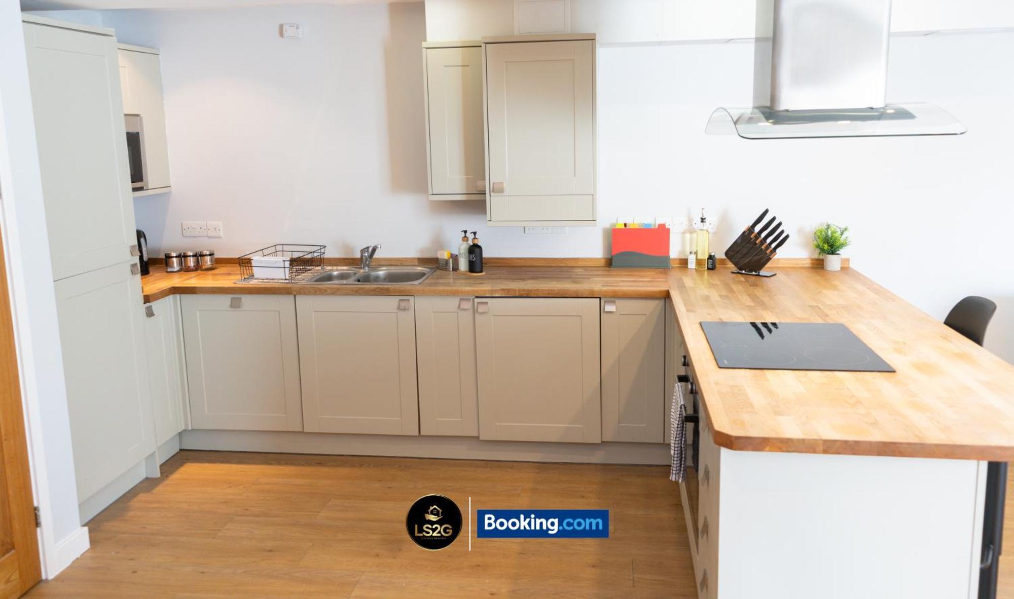 Spacious 2 Bedroom Flat By Ls2g Short Lets & Serviced Greater London With Free Wifi Apartment Newquay (Cornwall)