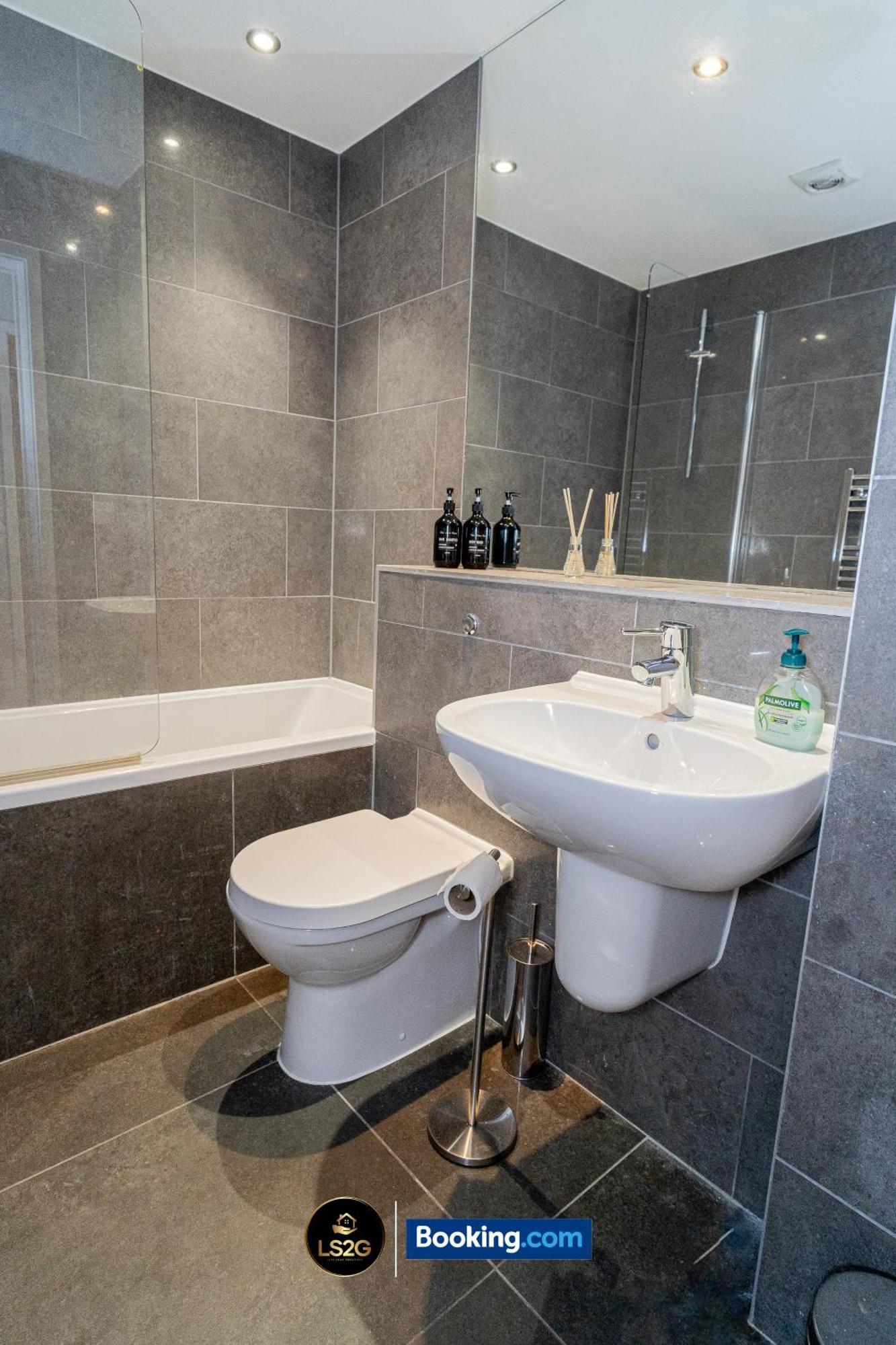 Apartment Spacious 2 Bedroom Flat By Ls2g Short Lets & Serviced Greater London With Free Wifi Newquay (Cornwall)