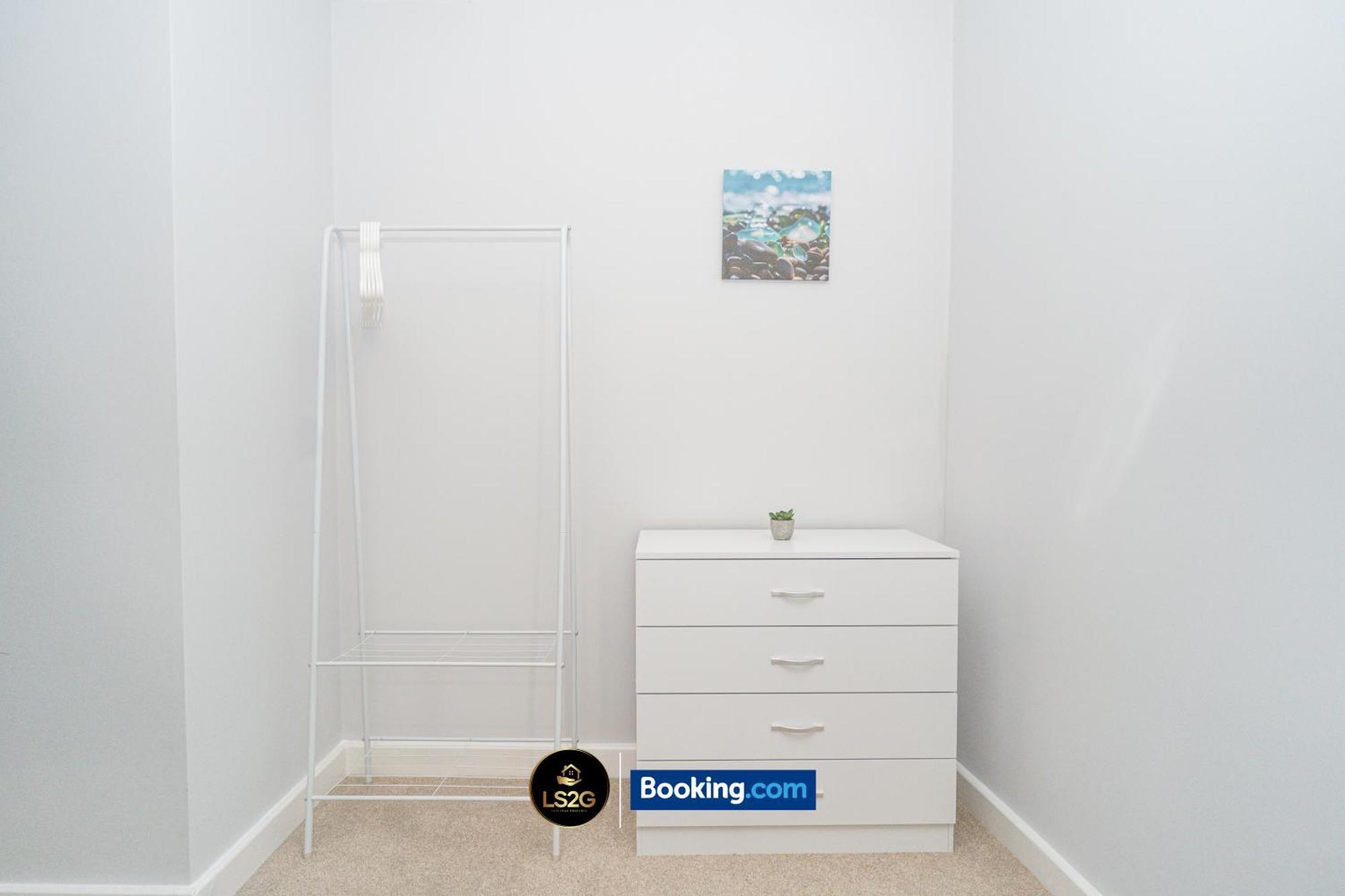 Spacious 2 Bedroom Flat By Ls2g Short Lets & Serviced Greater London With Free Wifi Apartment